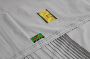 Sarung Atlas Favorit 500 Polos Dibentangkan