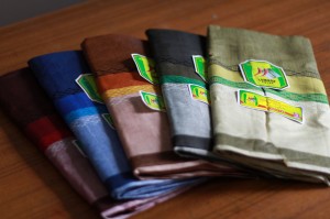 Sarung Lombok Sutra Motif Bilik Pilihan 5 Warna Kedua