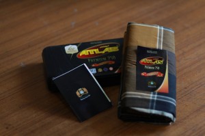 Sarung Atlas Premium 750 dengan Kemasan